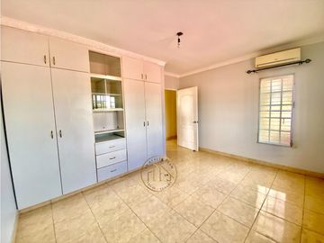 Venta de CASA REMODELADA en SAN ANTONIO – 5REC -Patio