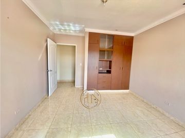 Venta de CASA REMODELADA en SAN ANTONIO – 5REC -Patio