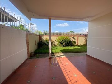 Venta de CASA REMODELADA en SAN ANTONIO – 5REC -Patio