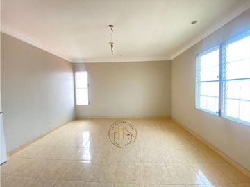 Venta de CASA REMODELADA en SAN ANTONIO – 5REC -Patio