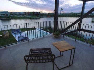 Venta Casa Vista a la Laguna Puertos Escobar