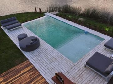 Venta Casa Vista a la Laguna Puertos Escobar