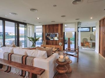 Venta Casa Vista a la Laguna Puertos Escobar