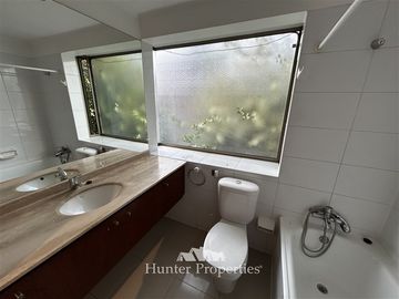 Casa en Venta en Avenida Las Perdices con los presidentes