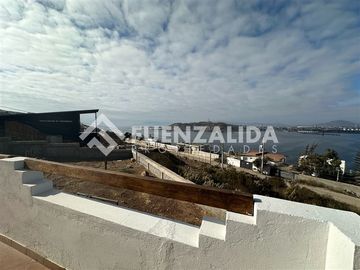 Casa en Venta en Javiera Carrera La Herradura
