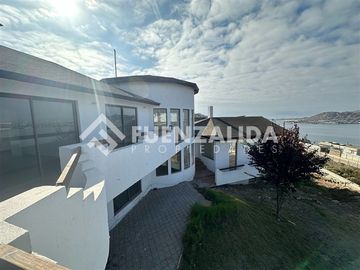 Casa en Venta en Javiera Carrera La Herradura