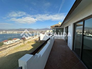 Casa en Venta en Javiera Carrera La Herradura