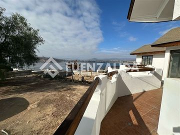 Casa en Venta en Javiera Carrera La Herradura