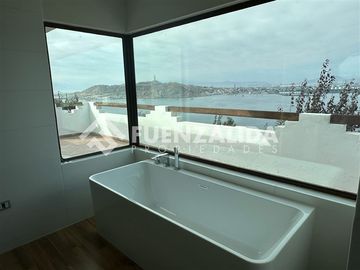 Casa en Venta en Javiera Carrera La Herradura