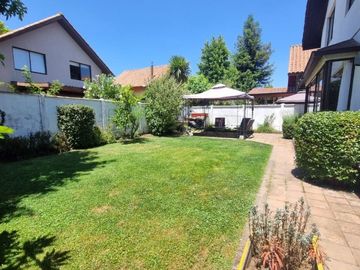VENDO HERMOSA CASA CON ACCESO CONTROLADO EN SECTOR QUILAMAPU