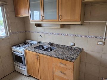 Departamento 2 ambientes con 2 balcones y cochera en Ballester
