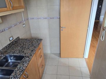 Departamento 2 ambientes con 2 balcones y cochera en Ballester