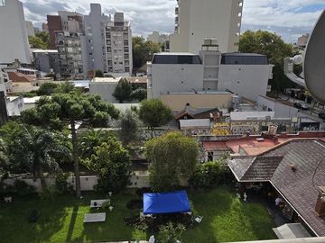 Departamento 2 ambientes con 2 balcones y cochera en Ballester