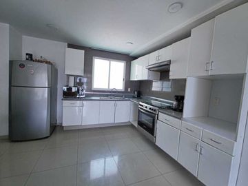 SE VENDE DEPARTAMENTO EN NARVARTE, MUY AMPLIO E ILUMINADO