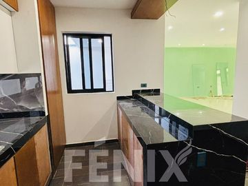 Amplia casa en venta en Fracc. Santa María- Coatepec.