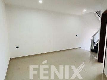 Amplia casa en venta en Fracc. Santa María- Coatepec.