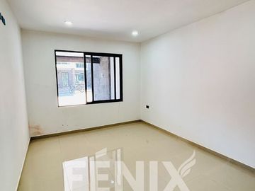 Amplia casa en venta en Fracc. Santa María- Coatepec.