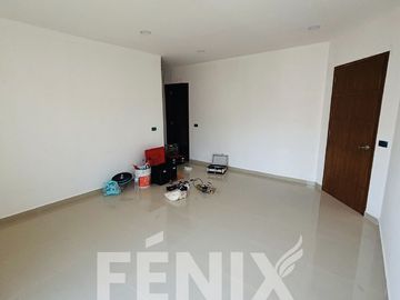 Amplia casa en venta en Fracc. Santa María- Coatepec.