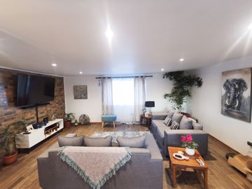 MAGNÍFICA CASA GRAN TERRENO MUY BIEN UBICADA