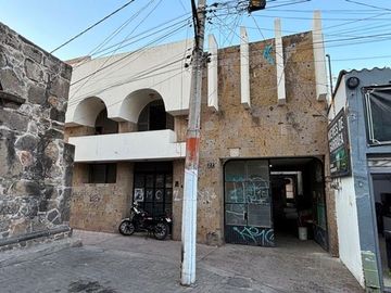 Casa a remodelar con excedente de terreno en Tonalá Centro