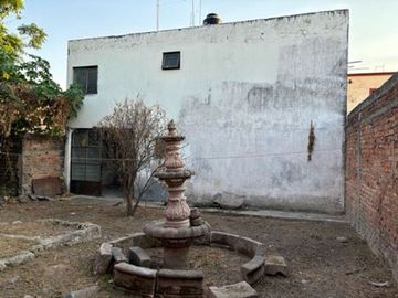 Casa a remodelar con excedente de terreno en Tonalá Centro