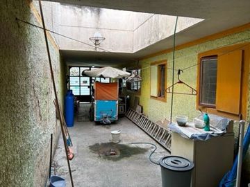 Casa a remodelar con excedente de terreno en Tonalá Centro