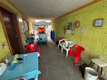 Casa a remodelar con excedente de terreno en Tonalá Centro