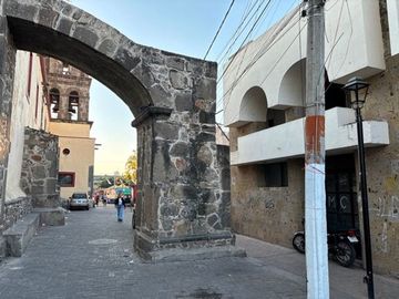 Casa a remodelar con excedente de terreno en Tonalá Centro