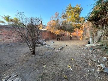 Casa a remodelar con excedente de terreno en Tonalá Centro
