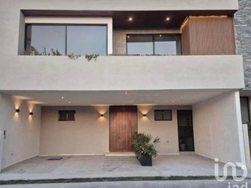 CASA EN VENTA / PRIVADA SAN ANGEL V
