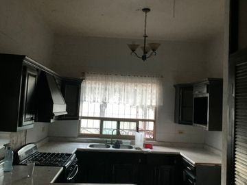 CASA EN VENTA EN COL. CUMBRES 6 SECTOR EN MONTERREY