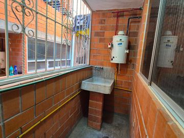 DEPARTAMENTO EN VENTA EN CONJUNTO NARANJOS, ZONA SAN RAMÓN A 500m DE LA 11 SUR!!