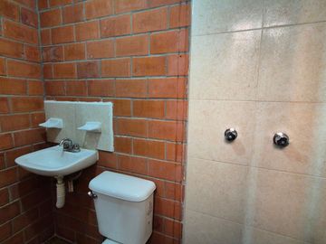 DEPARTAMENTO EN VENTA EN CONJUNTO NARANJOS, ZONA SAN RAMÓN A 500m DE LA 11 SUR!!