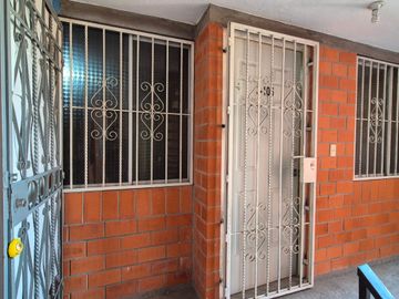 DEPARTAMENTO EN VENTA EN CONJUNTO NARANJOS, ZONA SAN RAMÓN A 500m DE LA 11 SUR!!