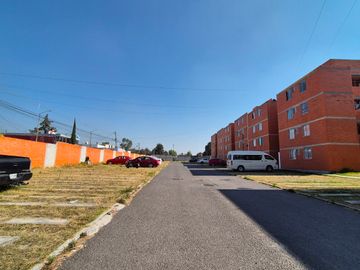 DEPARTAMENTO EN VENTA EN CONJUNTO NARANJOS, ZONA SAN RAMÓN A 500m DE LA 11 SUR!!