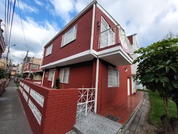 En Venta Casa familiar remodelada, en la Fragua San Antonio Bogotá