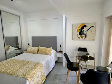 Venta ambiente al frente con balcon saliente, Centro Mar del Plata