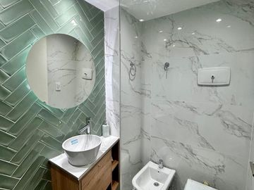 Venta ambiente al frente con balcon saliente, Centro Mar del Plata