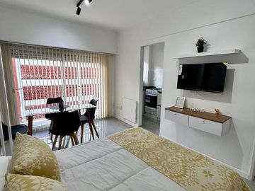Venta ambiente al frente con balcon saliente, Centro Mar del Plata