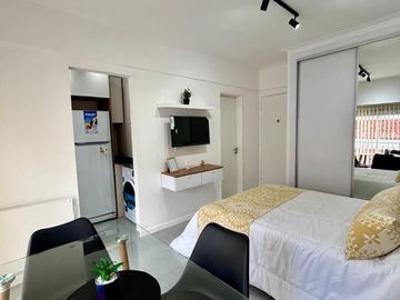 Venta ambiente al frente con balcon saliente, Centro Mar del Plata