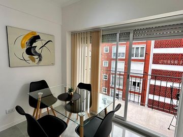 Venta ambiente al frente con balcon saliente, Centro Mar del Plata