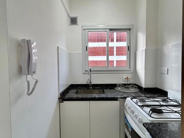 Venta ambiente al frente con balcon saliente, Centro Mar del Plata