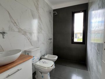 Casa lote interno en San Sebastian
