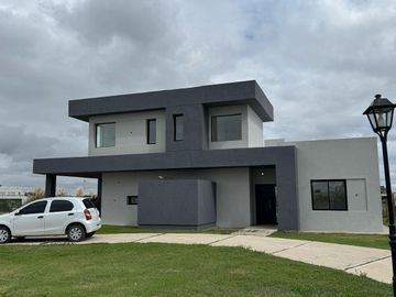 Casa lote interno en San Sebastian