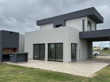 Casa lote interno en San Sebastian