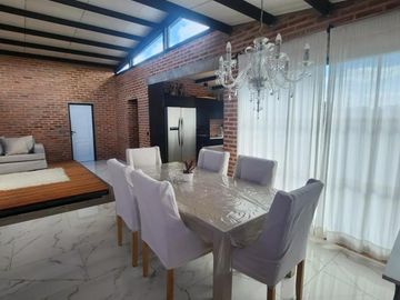 Casa en venta - 2 Dormitorios 2 Baños - Cocheras - 1.050Mts2 - Chascomús