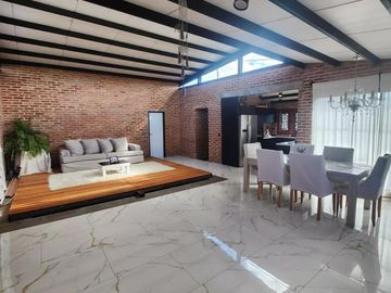 Casa en venta - 2 Dormitorios 2 Baños - Cocheras - 1.050Mts2 - Chascomús