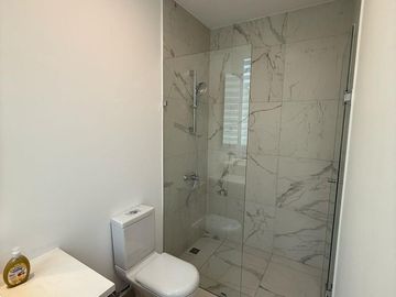 SUITE AMOBLADA EN VENTA, EDIFICIO UNIQUE, IDEAL PARA AIRBNB
