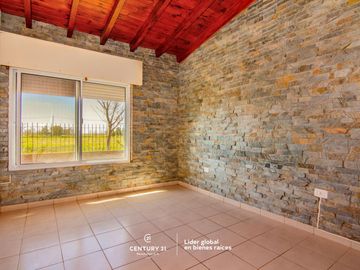 VENDO  HERMOSA CASA 3 DORMITORIOS  FUNES TOWN