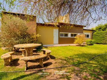 VENDO  HERMOSA CASA 3 DORMITORIOS  FUNES TOWN